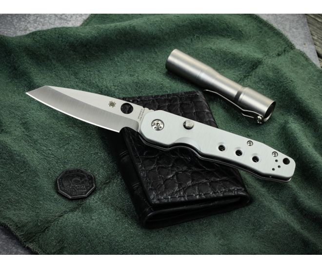 Toscaバレル65mm Spyderco Smock - Aluminum Handle - Satin CruWear Blade C240ALCWP