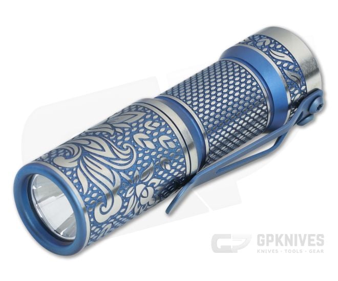   スカルプチャー　Allan Scharffデザイン CWF Arcadian - Hitex Paisley Engraved Blue Titanium Flashlight (4500K)