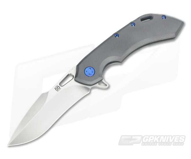 Olamic Cutlery Wayfarer 247H Dark Blast Titanium Harpoon Satin M390 Flipper - CU-3435